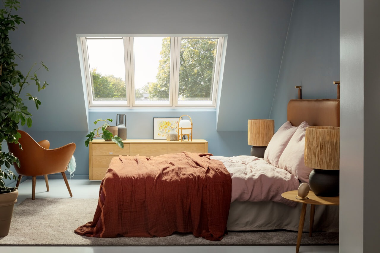 Slaapkamer onder het dak met VELUX dakraam voor optimale lichtinval